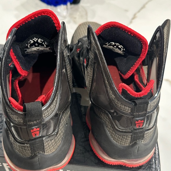Nike LeBron 19 EP 'Bred' DC9340-001 - Picture 8 of 9